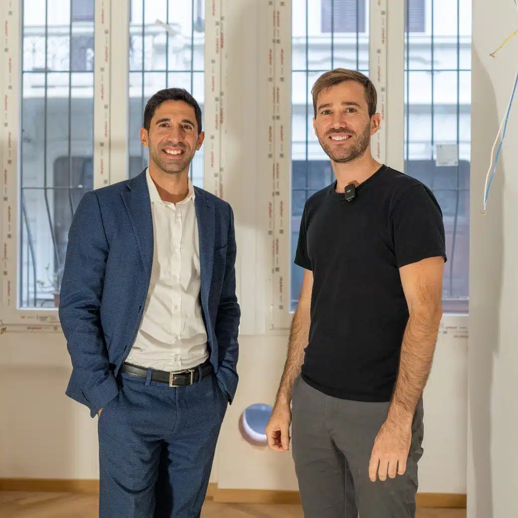 Team OKNA Milano durante un progetto di serramenti