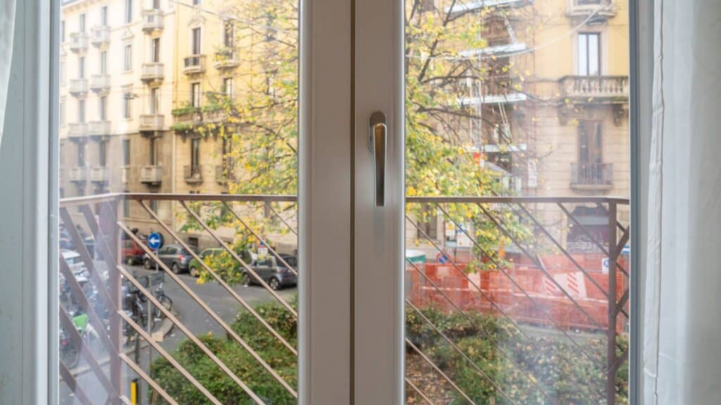 finestra a Milano